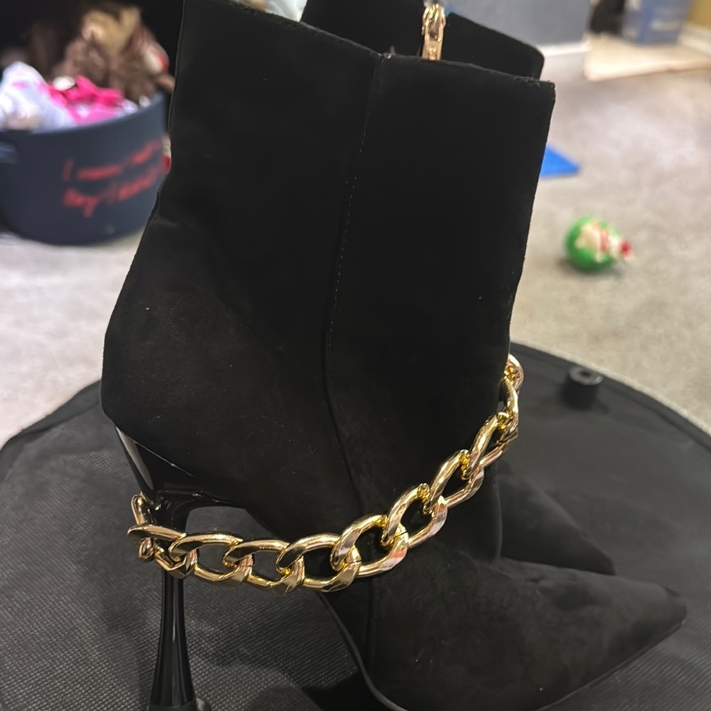 Chic Black and Gold Heeled Boots with Chunky Chain - Picture 3 of 13